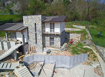 villa struttura legno rivestimento pietra