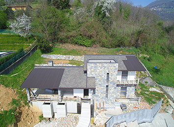 villa struttura legno rivestimento pietra drone