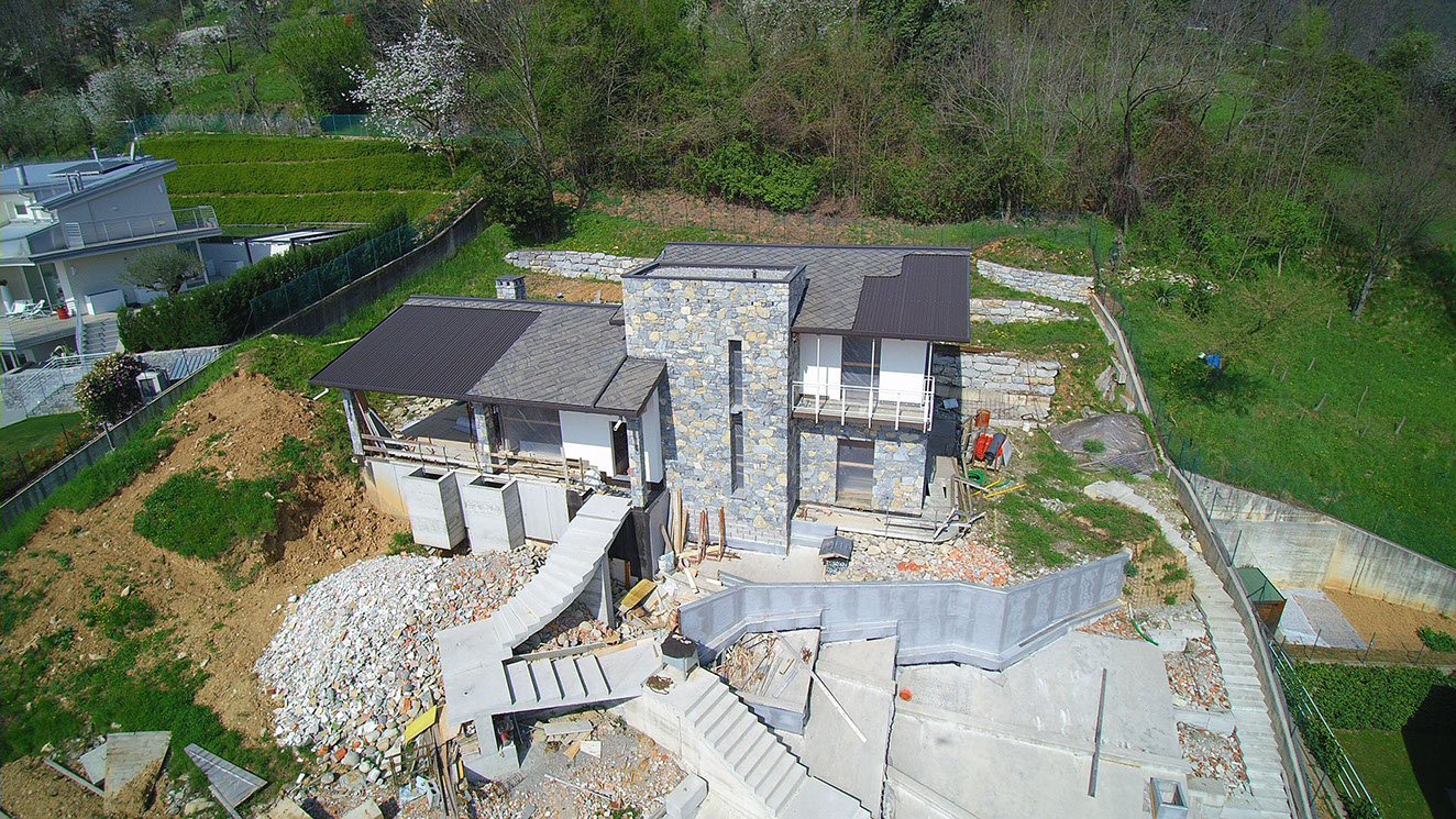 villa struttura legno rivestimento pietra