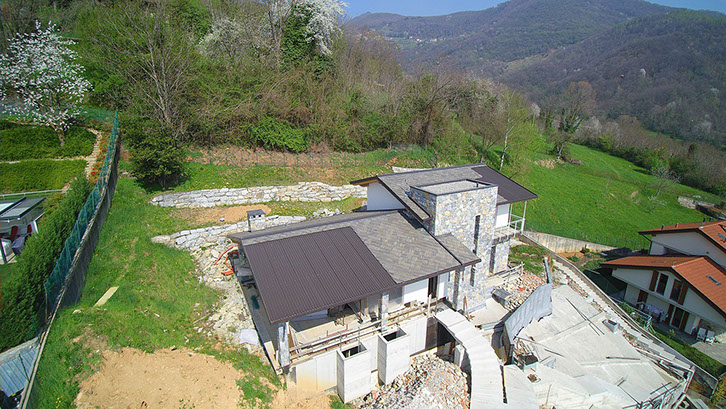 villa struttura legno rivestimento pietra