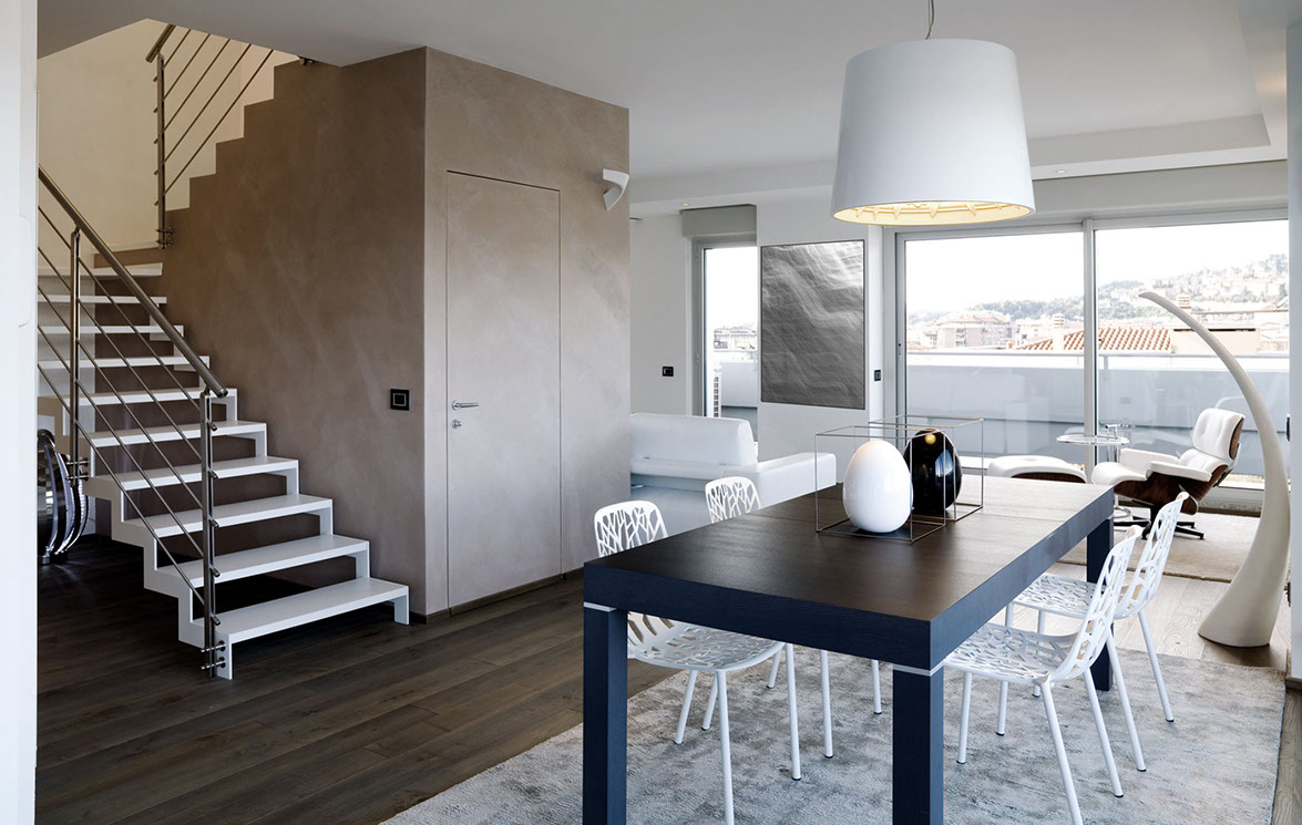 attico Bergamo soggiorno scala