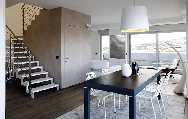 attico Bergamo soggiorno scala