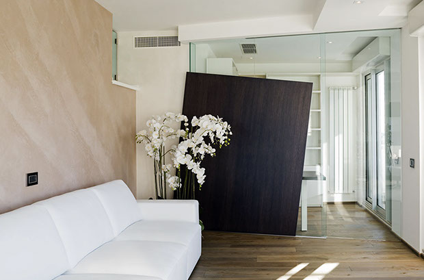 interni attico soggiorno