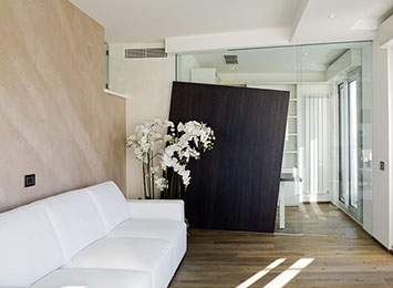 interni attico soggiorno