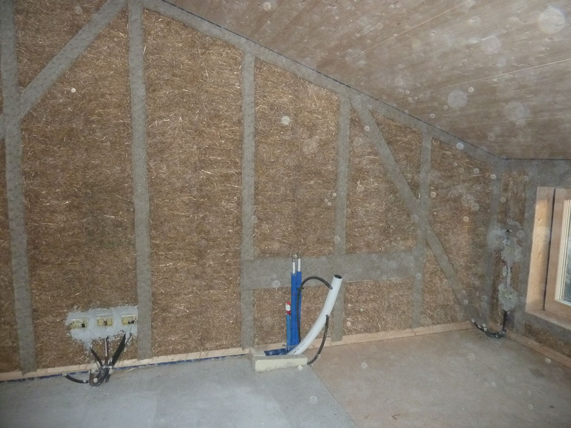 Parete prefabbricata paglia Montanti legno