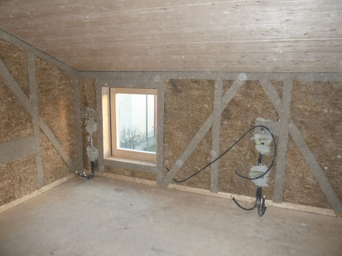 Parete paglia dettaglio finestra