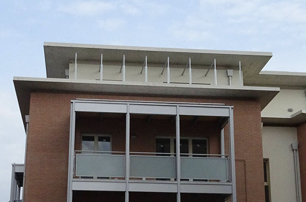 mattoni vista condominio vetro