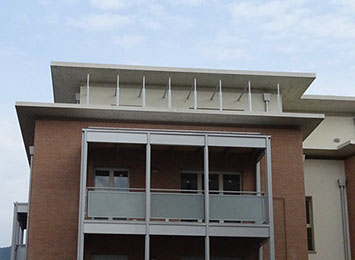 mattoni vista condominio vetro