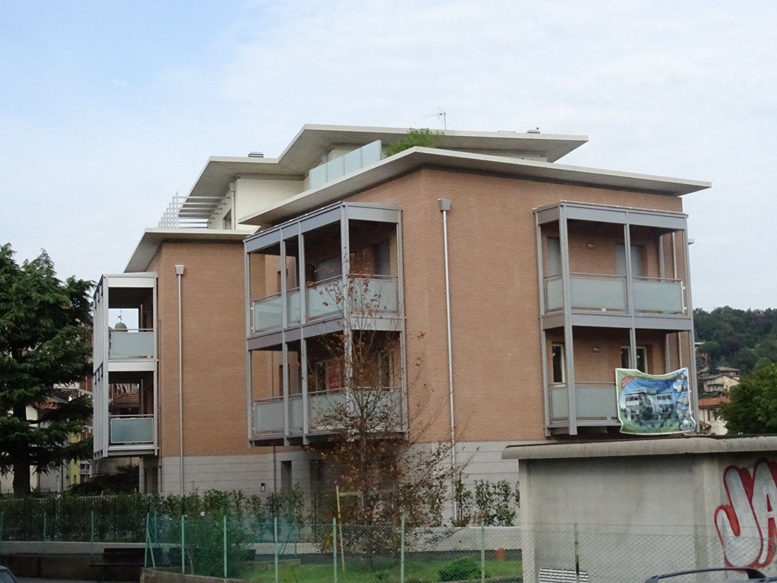 mattoni vista condominio vetro