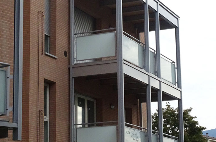 mattoni vista condominio vetro