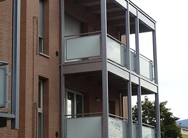 mattoni vista condominio vetro