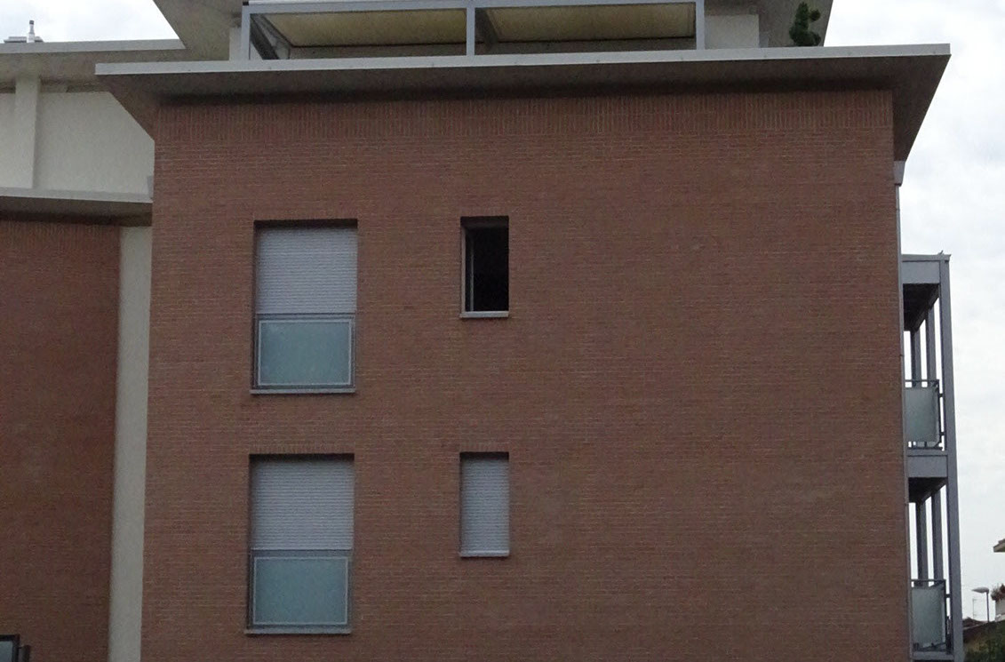 mattoni vista condominio vetro