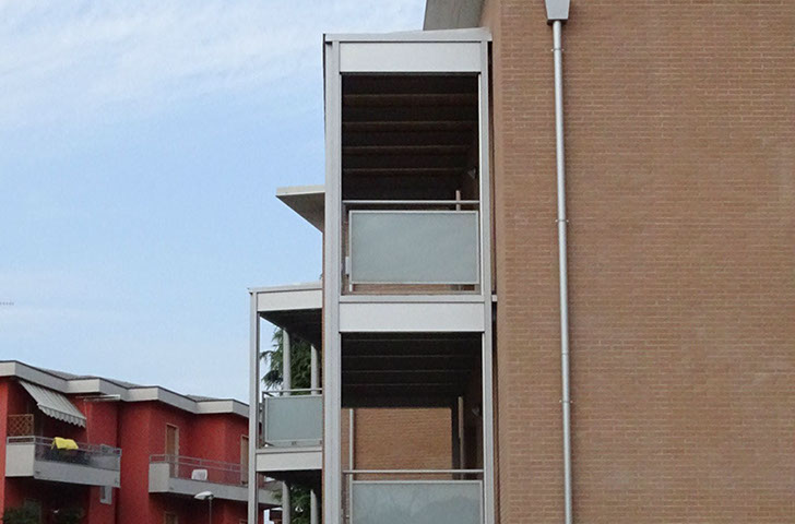 mattoni vista condominio vetro