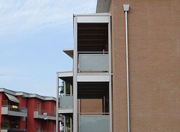 mattoni vista condominio vetro