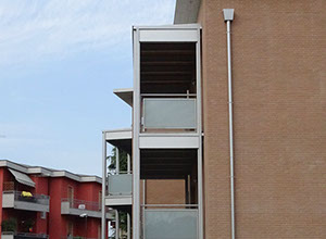 mattoni vista condominio vetro