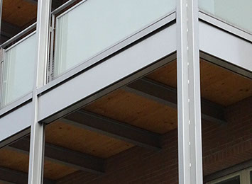 mattoni vista condominio vetro legno