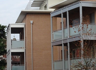 mattoni vista condominio vetro