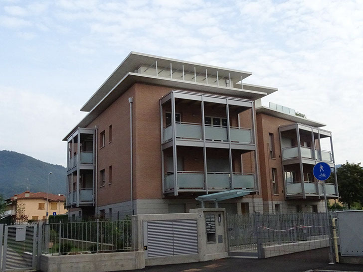 mattoni vista condominio vetro