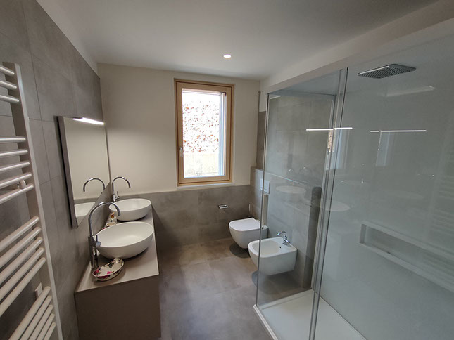 Bagno casa di paglia a Torre Boldone