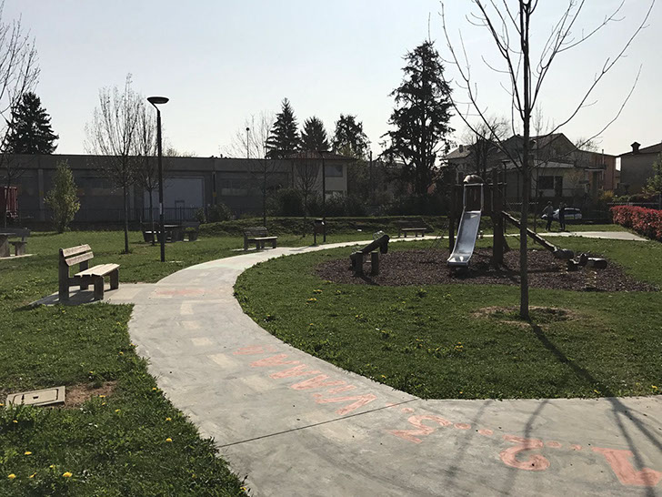 vialetto parco scivolo