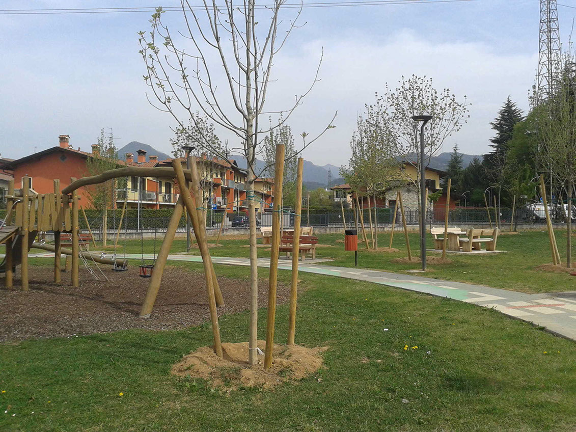 alberi giochi parco