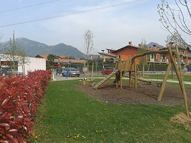 parco giochi altalene