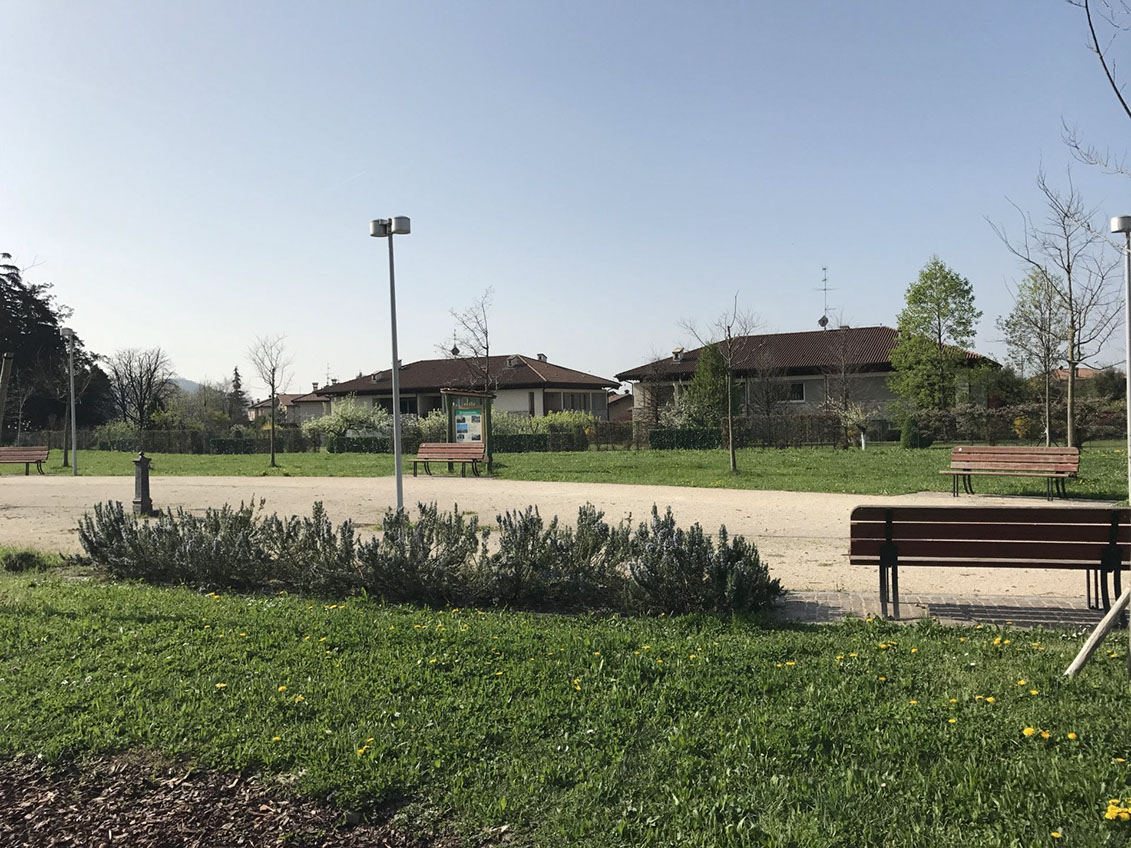 panchine viale interno