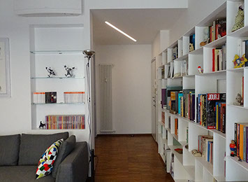 ingresso libreria divano parquet finiture