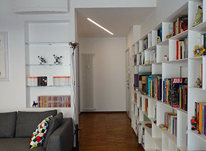 ingresso libreria divano parquet finiture